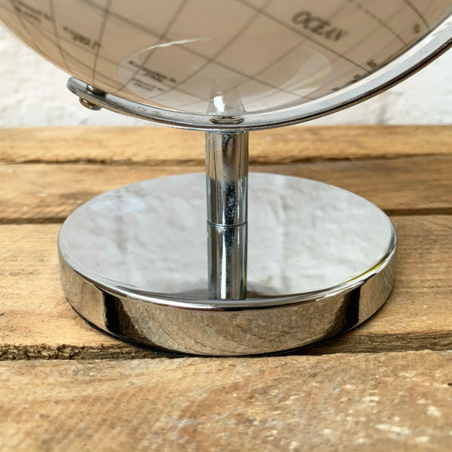 Darthome Limited Rotating Globe Ornament - Silver And White 2 Darthome Limited Rotating Globe Ornament - Silver And White - Image 2