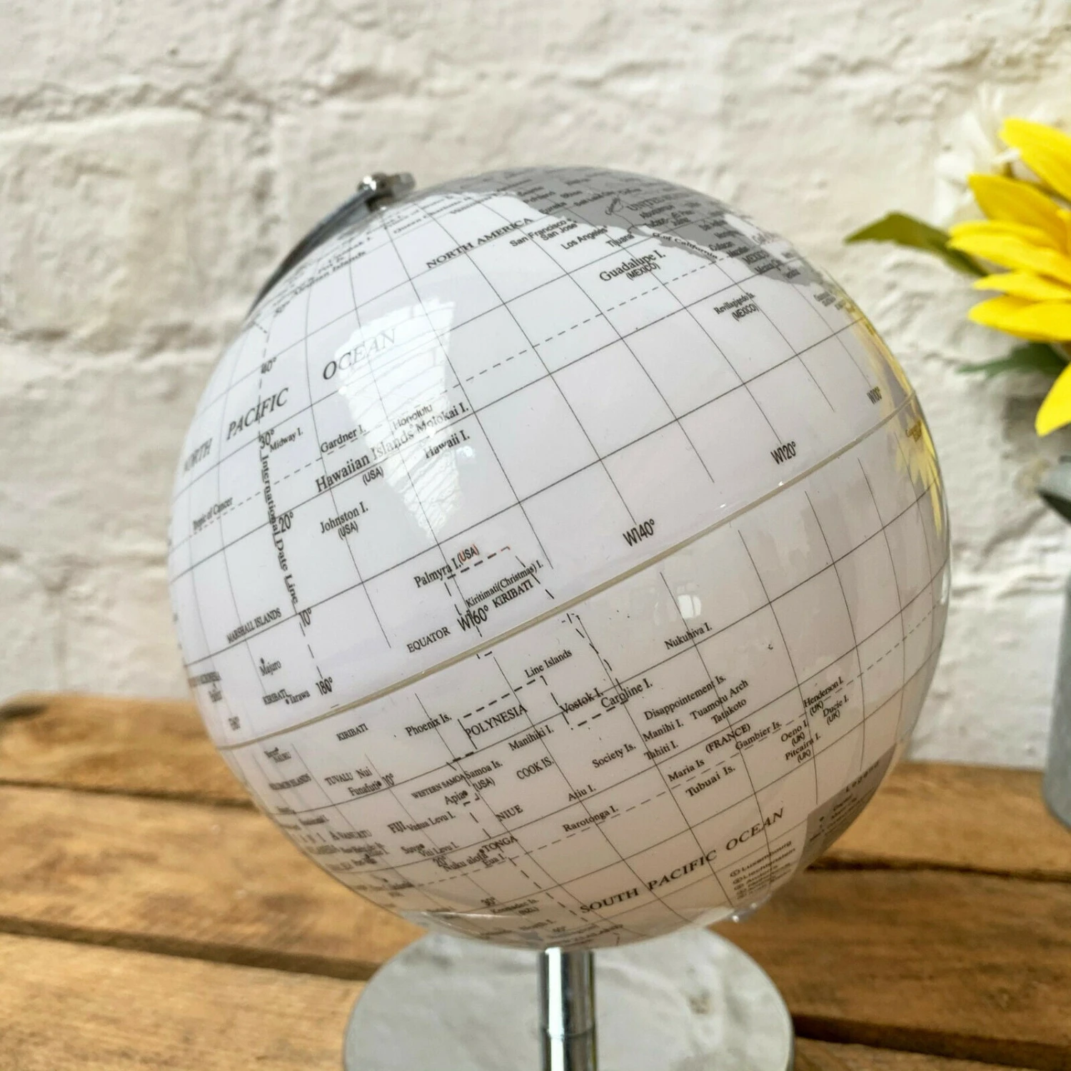 Darthome Limited Rotating Globe Ornament - Silver And White 4 Darthome Limited Rotating Globe Ornament - Silver And White - Image 4