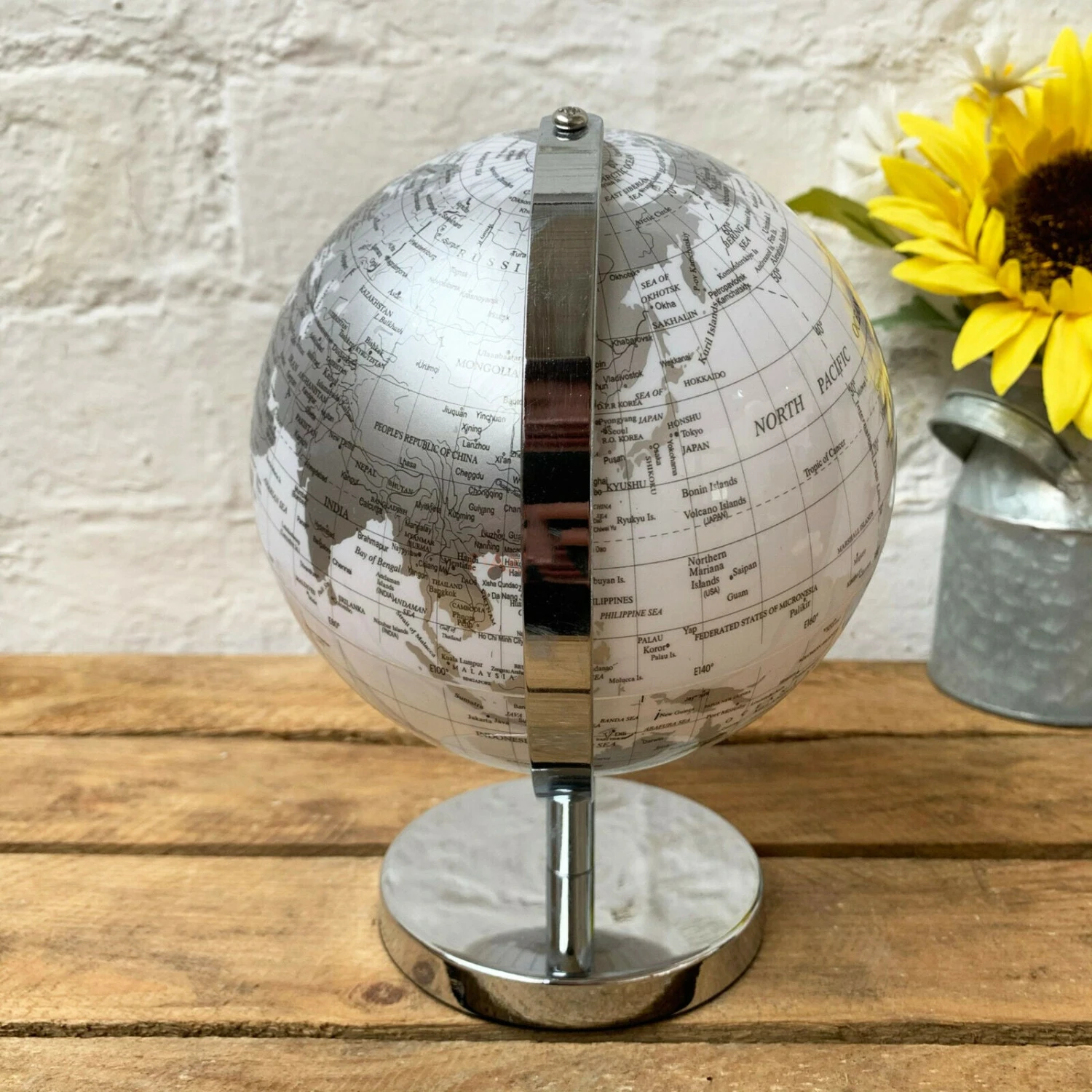Darthome Limited Rotating Globe Ornament - Silver And White 5 Darthome Limited Rotating Globe Ornament - Silver And White - Image 5