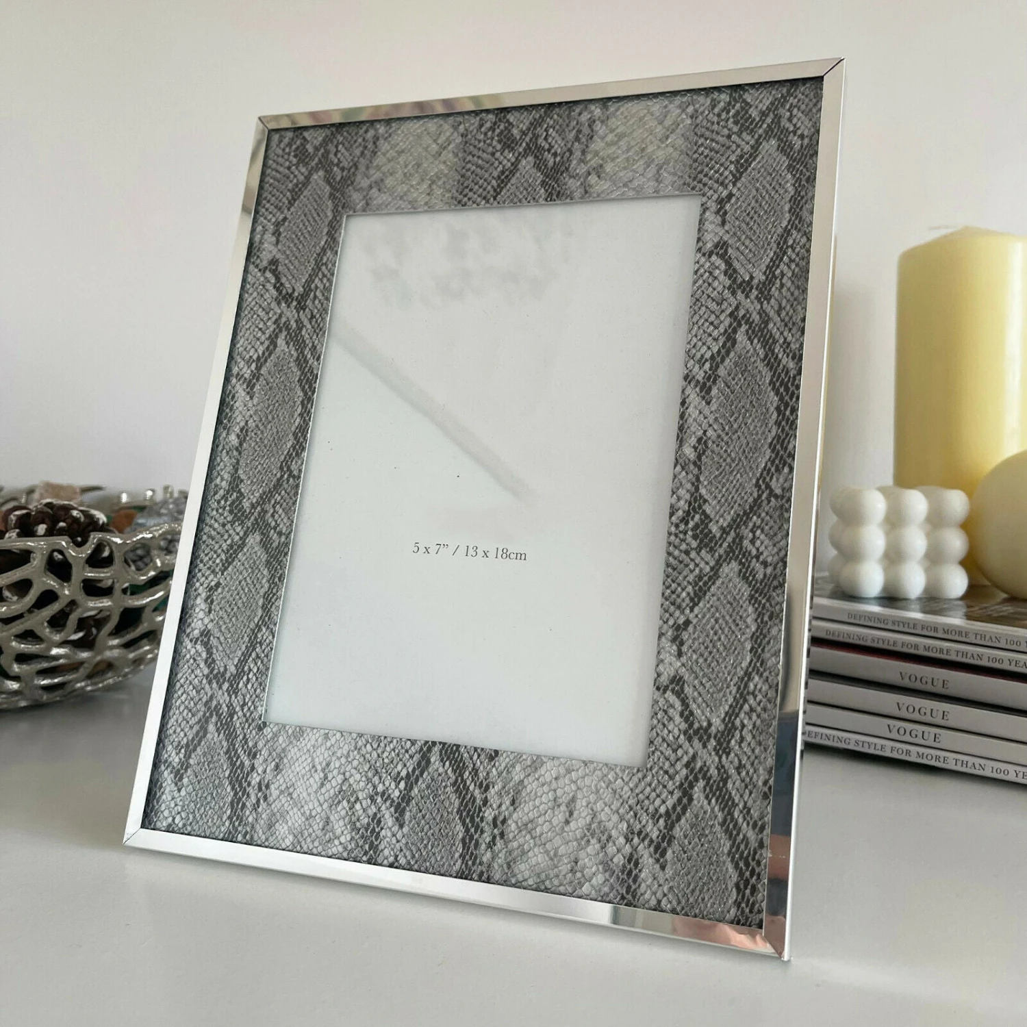 Darthome Limited 5x7" Faux Silver Snakeskin Photo Frame 1 Darthome Limited 5x7" Faux Silver Snakeskin Photo Frame