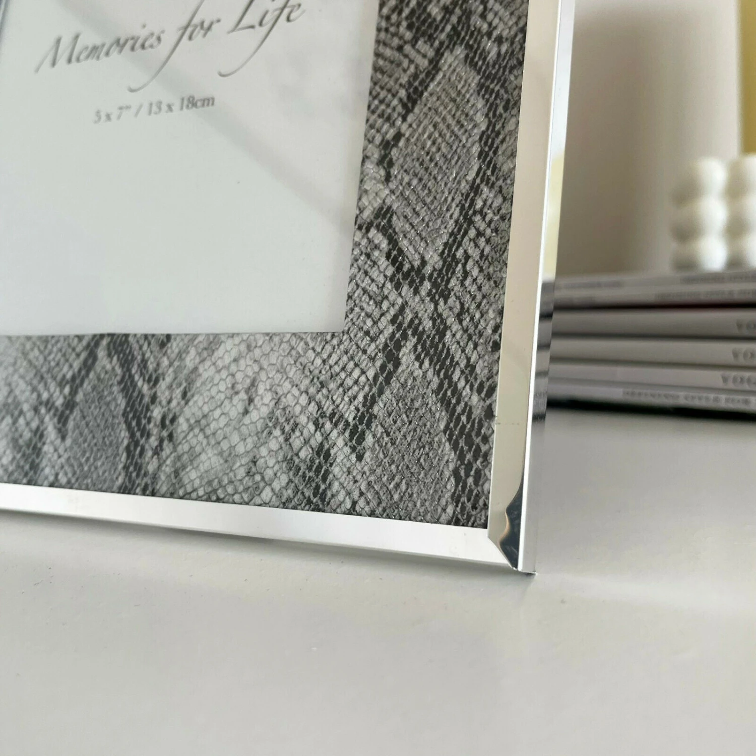 Darthome Limited 5x7" Faux Silver Snakeskin Photo Frame 2 Darthome Limited 5x7" Faux Silver Snakeskin Photo Frame - Image 2