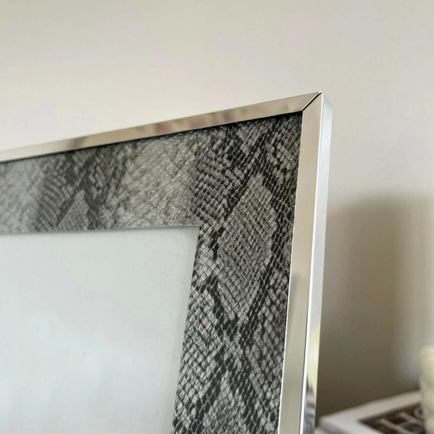 Darthome Limited 5x7" Faux Silver Snakeskin Photo Frame 3 Darthome Limited 5x7" Faux Silver Snakeskin Photo Frame - Image 3