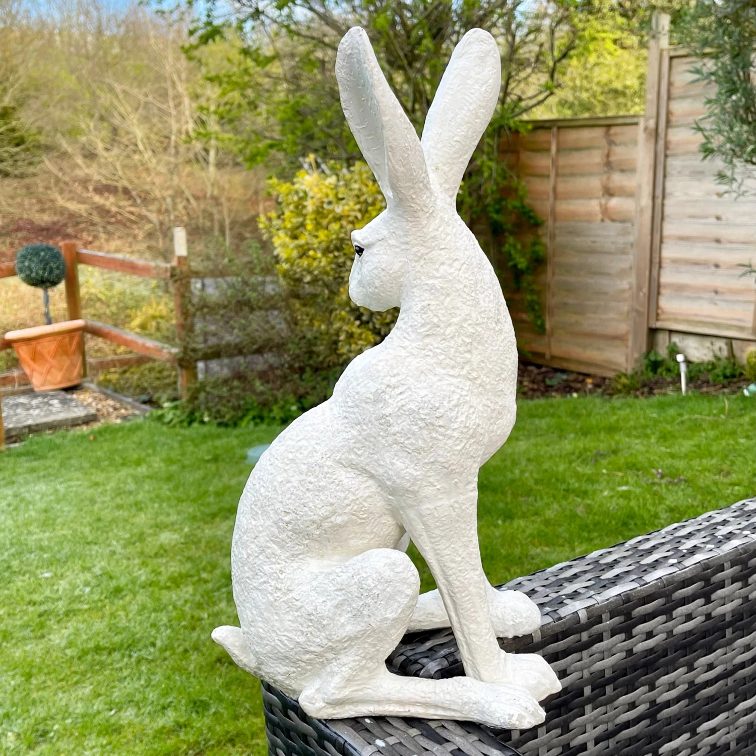 Darthome Limited White March Hare Garden Ornament 3 Darthome Limited White March Hare Garden Ornament - Image 3