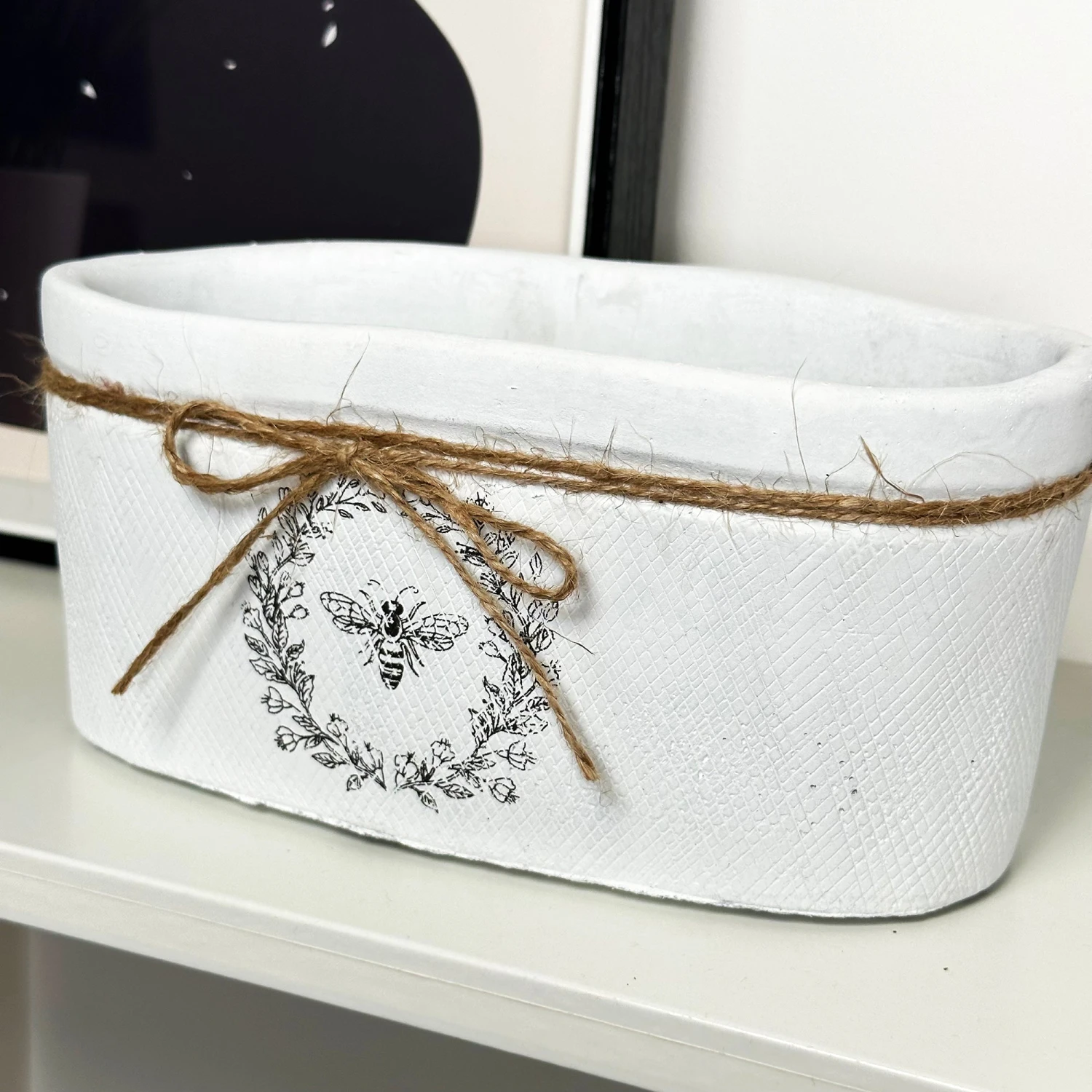 Darthome Limited Cement White Bee Trough 4 Darthome Limited Cement White Bee Trough - Image 4