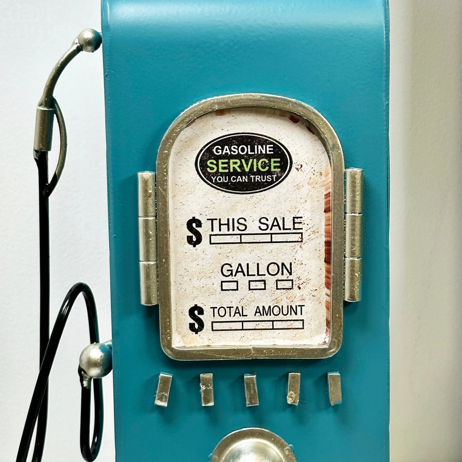 Darthome Limited Blue Petrol Pump Table Clock 3 Darthome Limited Blue Petrol Pump Table Clock - Image 3