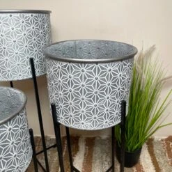 Darthome Limited Set Of 3 Embossed Daisy Chain Drum Planters -Darthome Limited IMG E0727