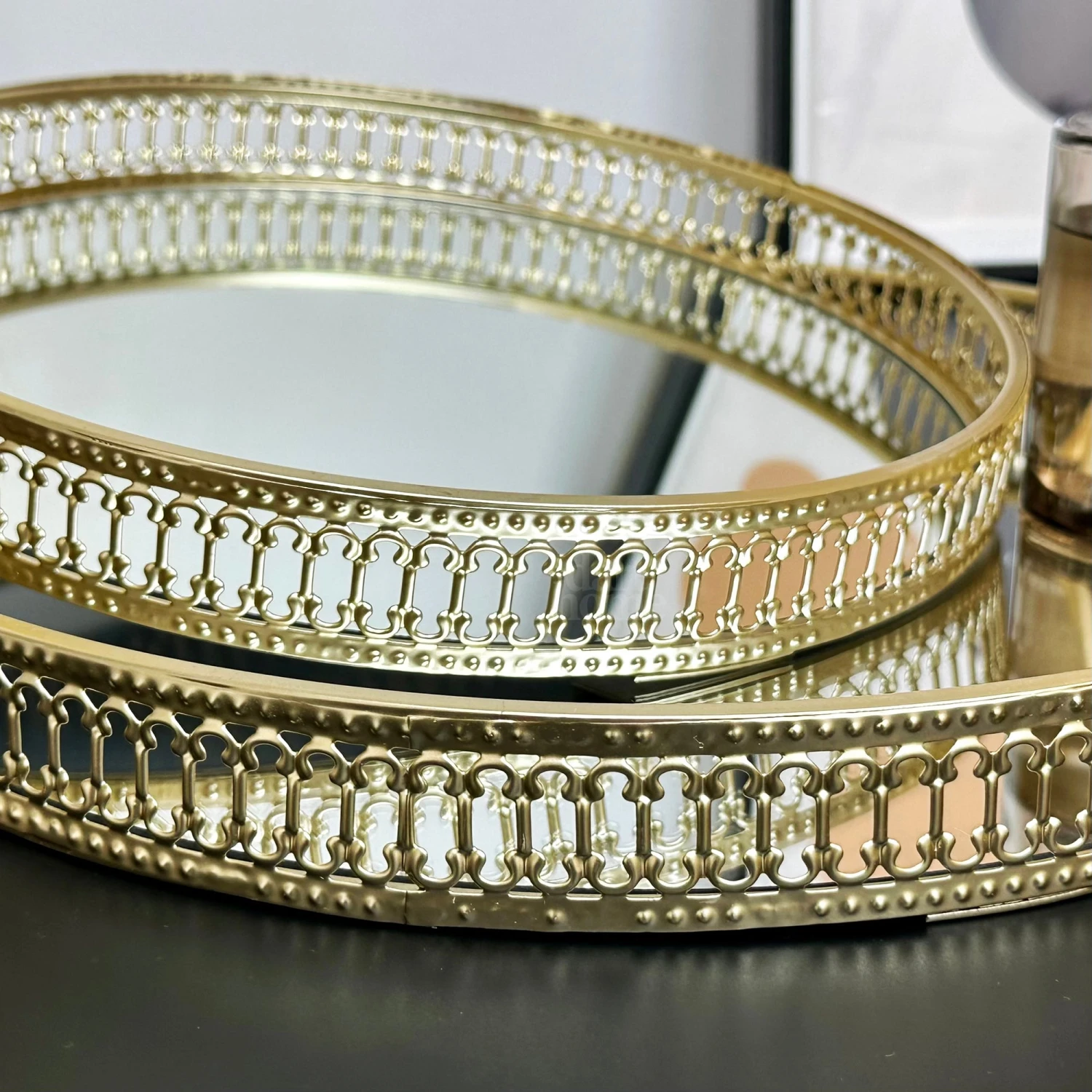 Darthome Limited Set Of 2 Gold Mirror Trays 8 Darthome Limited Set Of 2 Gold Mirror Trays - Image 8