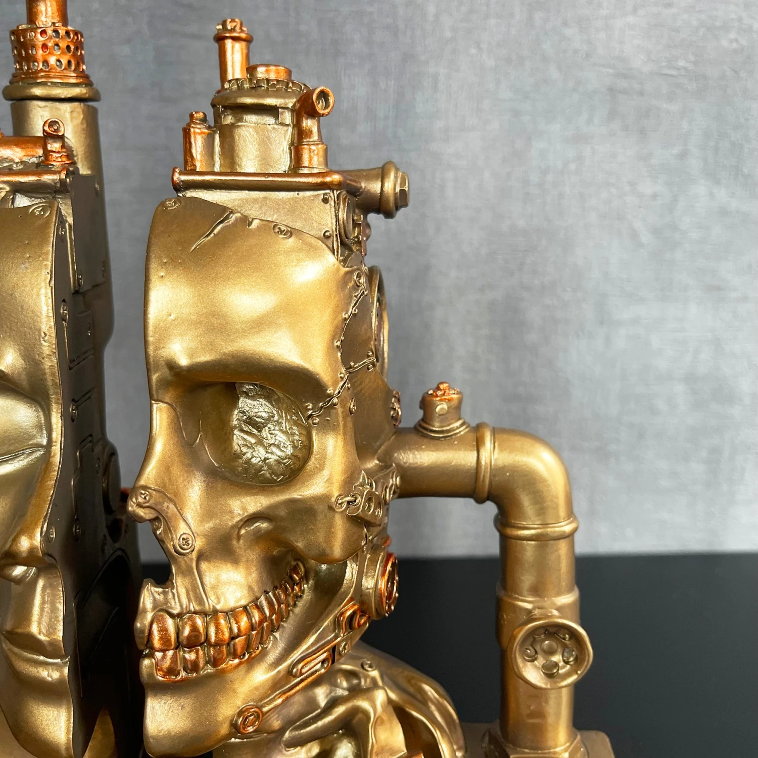 Darthome Limited Steampunk Head Bookends Set 2 Darthome Limited Steampunk Head Bookends Set - Image 2