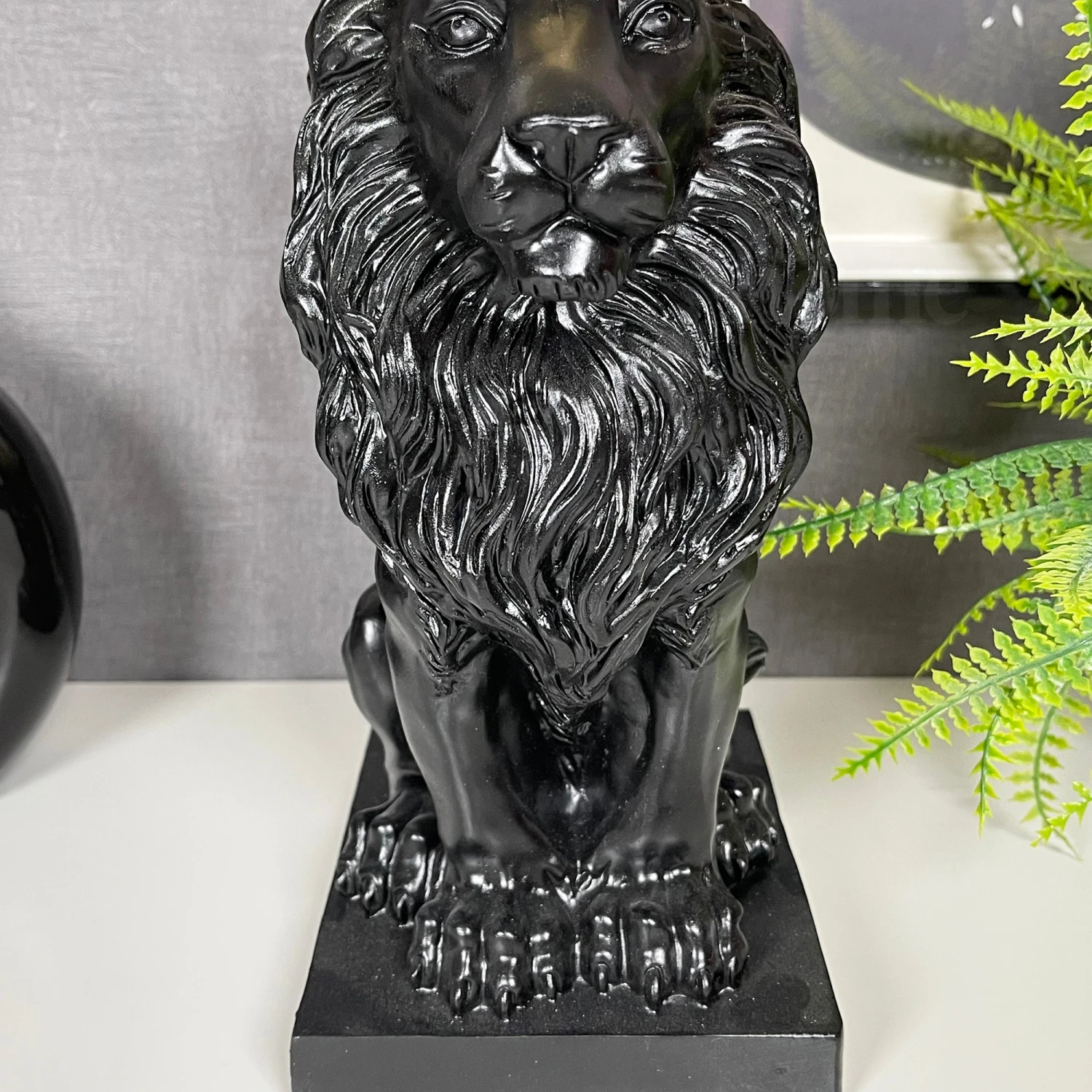 Darthome Limited Black Royal Lion With Gold Crown Statue 13x26x16cm 4 Darthome Limited Black Royal Lion With Gold Crown Statue 13x26x16cm - Image 4