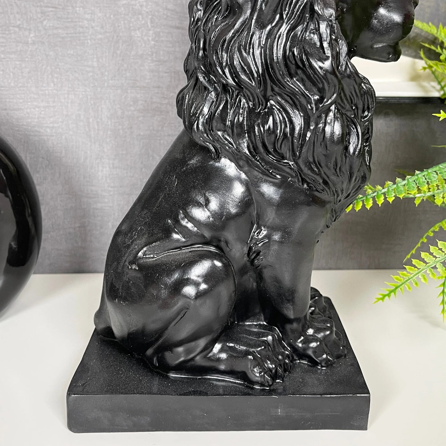 Darthome Limited Black Royal Lion With Gold Crown Statue 13x26x16cm 5 Darthome Limited Black Royal Lion With Gold Crown Statue 13x26x16cm - Image 5