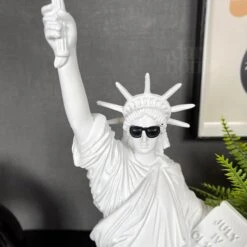 Darthome Limited White Cool Libby Ornament 10x40cm -Darthome Limited IMG E1117