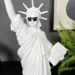 Darthome Limited White Cool Libby Ornament 10x40cm -Darthome Limited IMG E1118