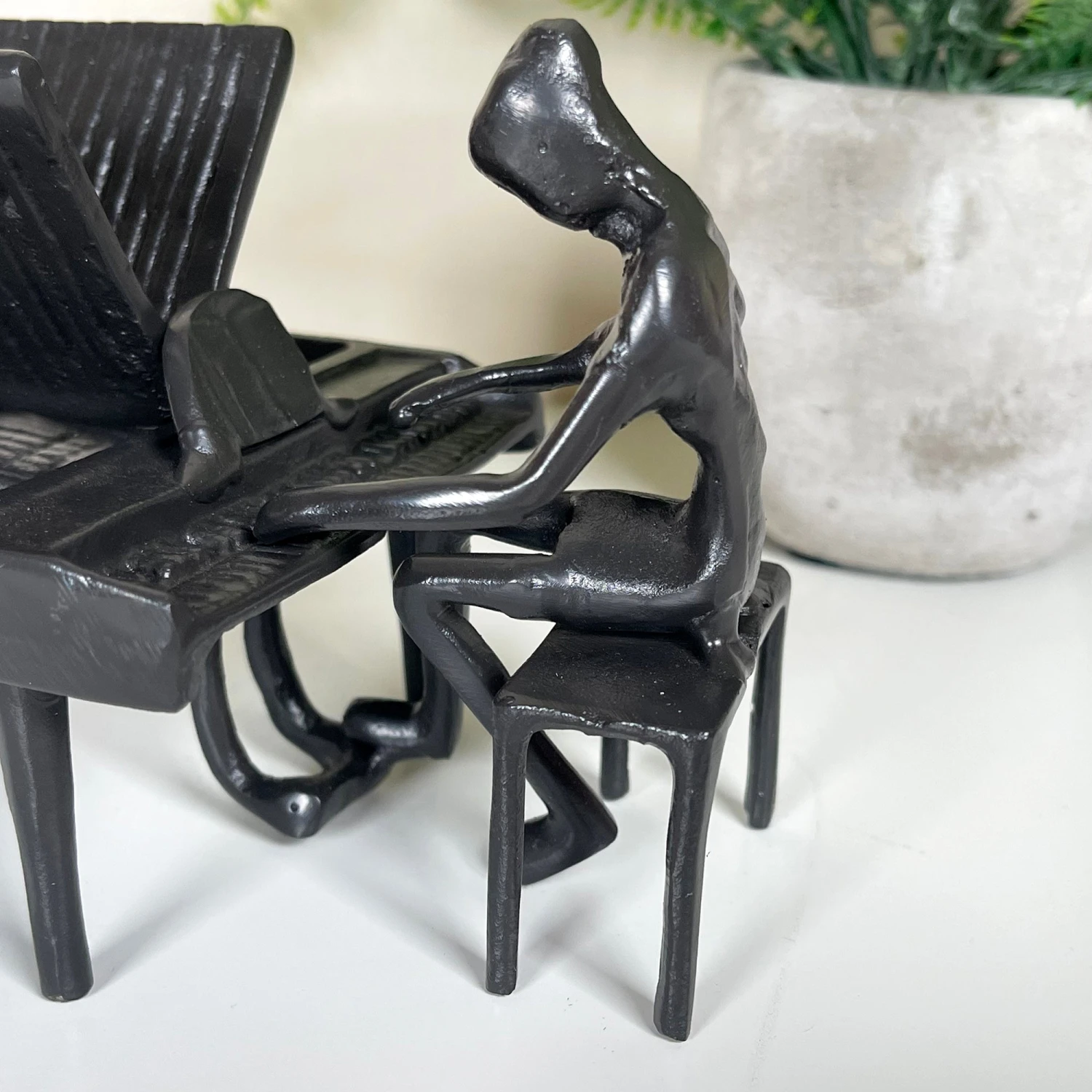 Darthome Limited Cast Iron Piano Player Figurine 2 Darthome Limited Cast Iron Piano Player Figurine - Image 2