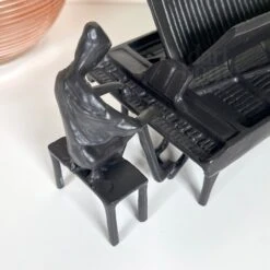 Darthome Limited Cast Iron Piano Player Figurine 11 Darthome Limited Cast Iron Piano Player Figurine -Darthome Limited IMG E1214