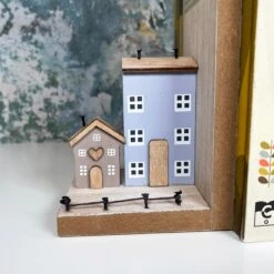 Darthome Limited Wooden House Bookends Set -Darthome Limited IMG E2229