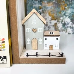 Darthome Limited Wooden House Bookends Set -Darthome Limited IMG E2230