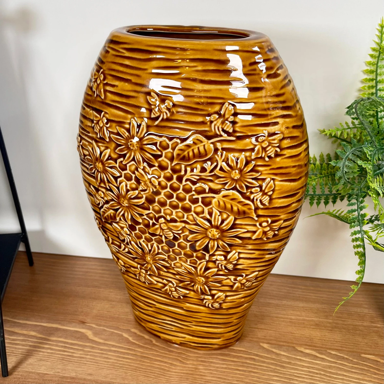 Darthome Limited Ceramic Golden Bees Vase 4 Darthome Limited Ceramic Golden Bees Vase - Image 4