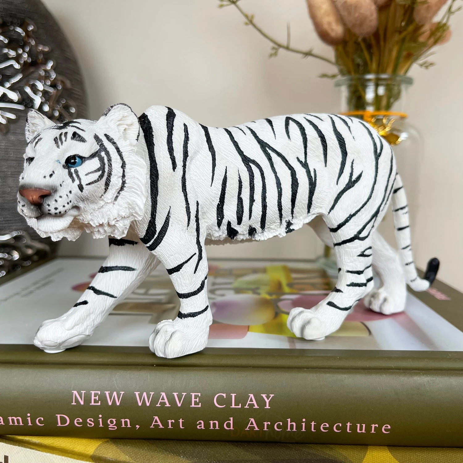 Darthome Limited Siberian Snow Tiger Figurine 1 Darthome Limited Siberian Snow Tiger Figurine