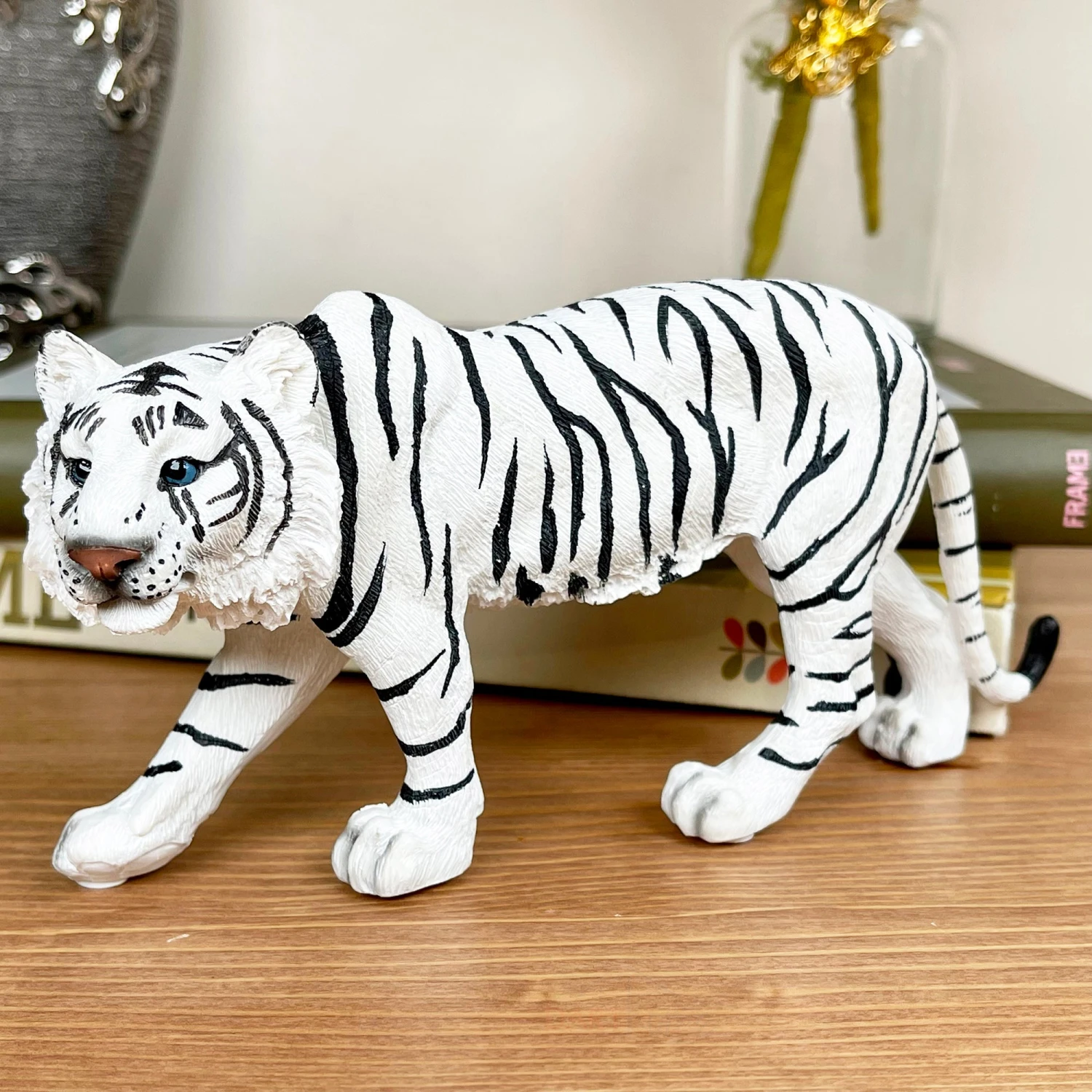 Darthome Limited Siberian Snow Tiger Figurine 7 Darthome Limited Siberian Snow Tiger Figurine - Image 7