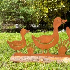 Darthome Limited Rusty Ducks Garden Ornament On Wood Stand -Darthome Limited IMG E3824 edited106