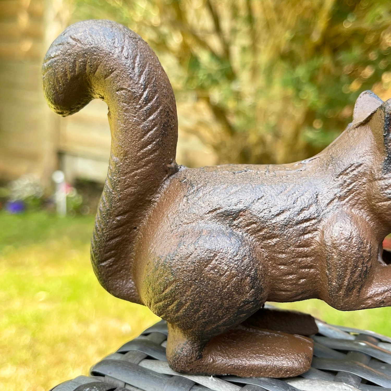 Darthome Limited Cast Iron Squirrel Eating Nut Ornament 3 Darthome Limited Cast Iron Squirrel Eating Nut Ornament - Image 3