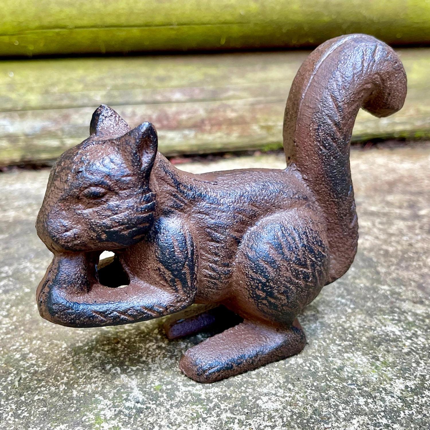 Darthome Limited Cast Iron Squirrel Eating Nut Ornament 7 Darthome Limited Cast Iron Squirrel Eating Nut Ornament - Image 7