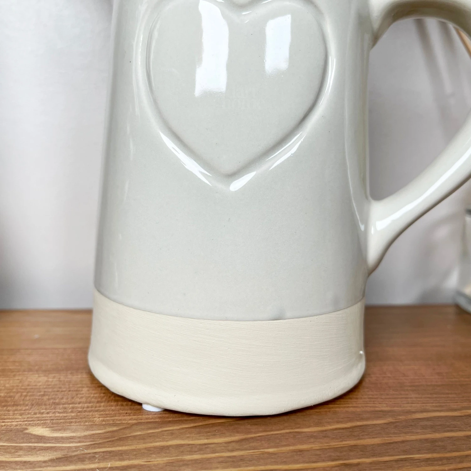Darthome Limited Two Tone Embossed Heart Jug Vase 3 Darthome Limited Two Tone Embossed Heart Jug Vase - Image 3