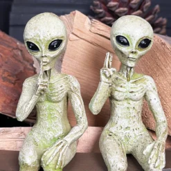 Darthome Limited Set Of 2 Alien Shelf Sitter Decorations -Darthome Limited IMG E6531