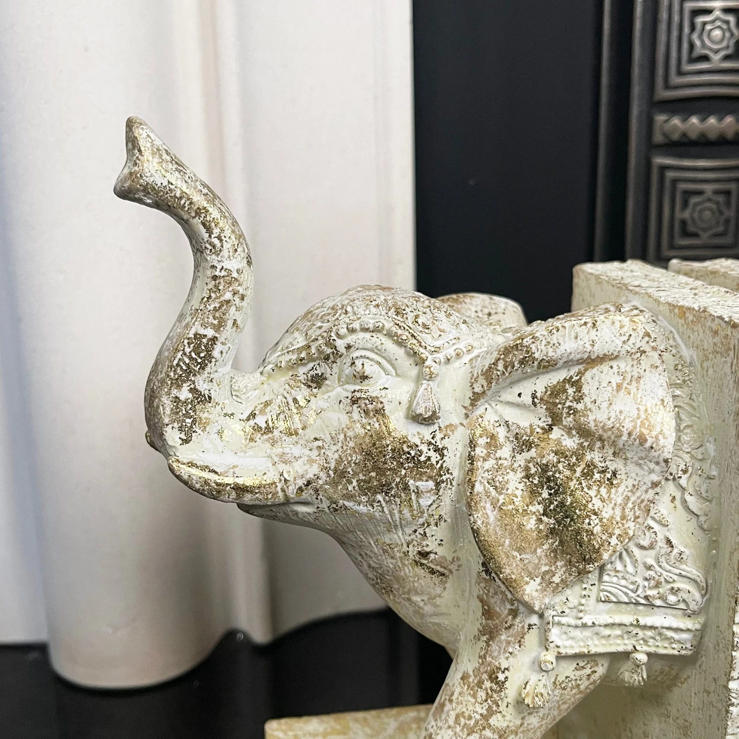 Darthome Limited Set Of 2 Indian Elephant Bookends 2 Darthome Limited Set Of 2 Indian Elephant Bookends - Image 2
