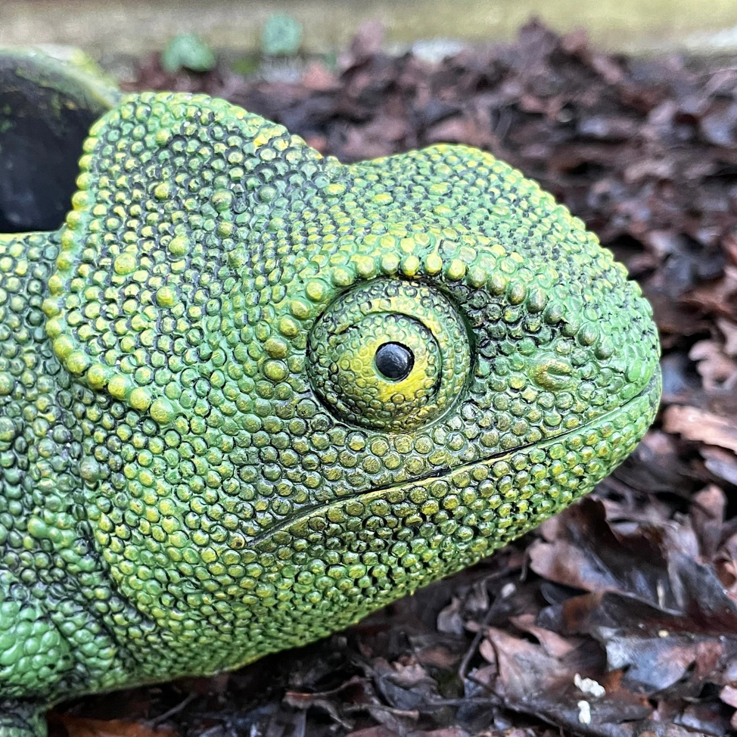 Darthome Limited Cement Green Chameleon Planter 2 Darthome Limited Cement Green Chameleon Planter - Image 2