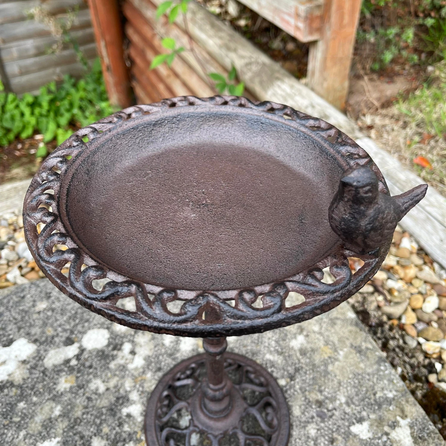 Darthome Limited Tall Round Cast Iron Bird Bath 33cm 2 Darthome Limited Tall Round Cast Iron Bird Bath 33cm - Image 2