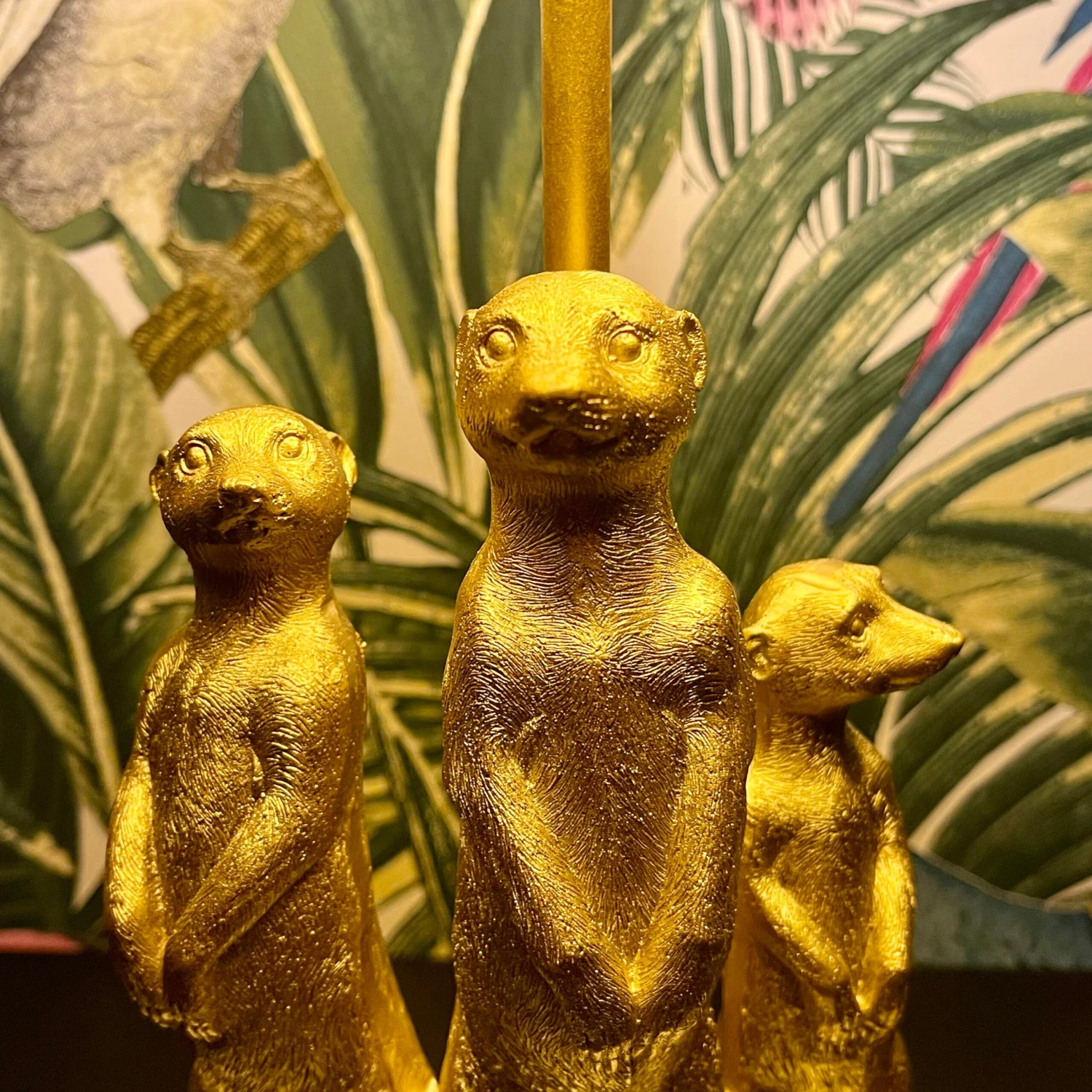 Darthome Limited Large Gold Standing Meerkat Mob Table Lamp 3 Darthome Limited Large Gold Standing Meerkat Mob Table Lamp - Image 3