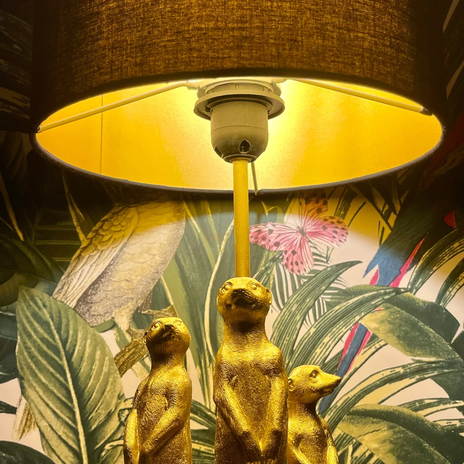 Darthome Limited Large Gold Standing Meerkat Mob Table Lamp 5 Darthome Limited Large Gold Standing Meerkat Mob Table Lamp - Image 5